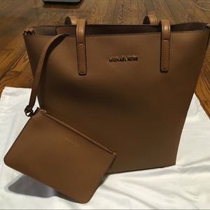 LIKE NEW MICHAEL KORS TOTE BAG